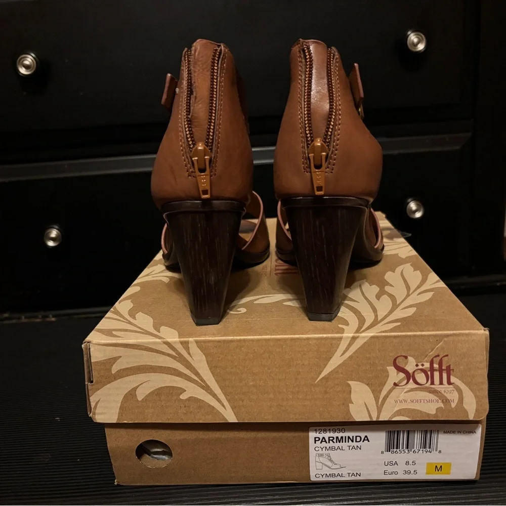 Sofft Cymbal Tan Leather Heels - Picture 3 of 7